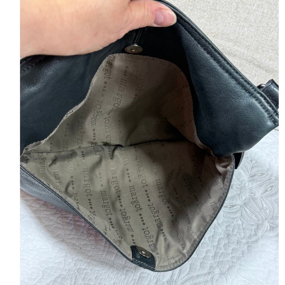 Margot Women Black Shoulder Strap Zip Top Leather Casual Minimalist Purse Tote - Picture 3 of 8